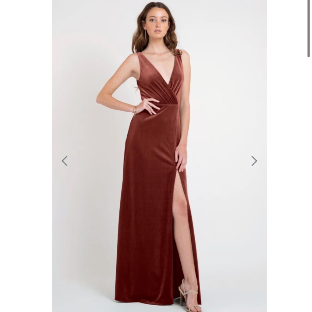 Jenny Yoo, sleek fit, velvet, in “English Rose”
